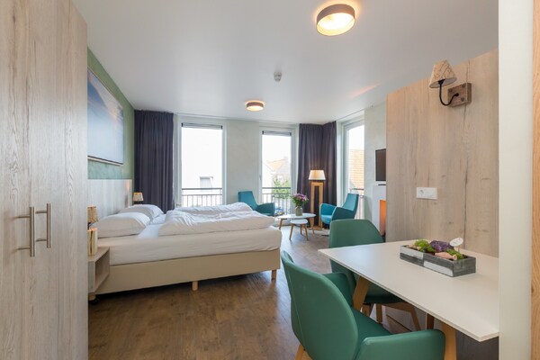 Luxe studio in Aparthotel Zoutelande, 200m van zuidkust strand - thumbnail 4