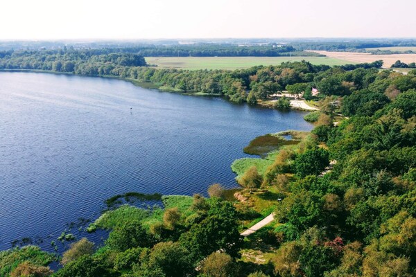Knus vrijstaand huis aan doodlopende weg, 80m van het Kvie Sø meer - thumbnail 5