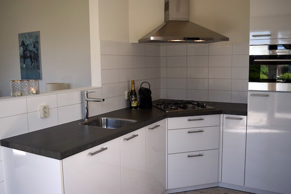 Vrijstaande bungalow met uitzicht over jachthaven en Oosterschelde - thumbnail 3