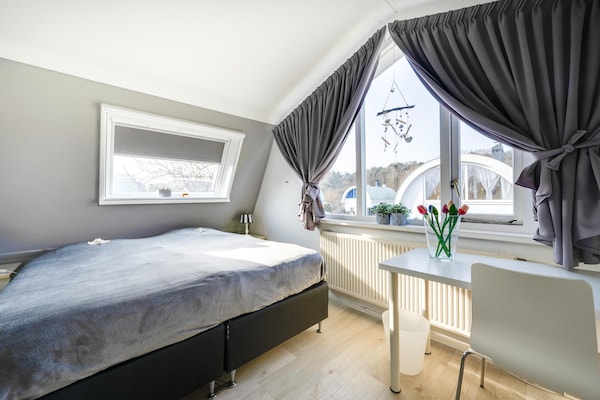 De Zilvermeeuw: Vrijstaand vakantiehuis in bosrijke omgeving nabij zee - thumbnail 4