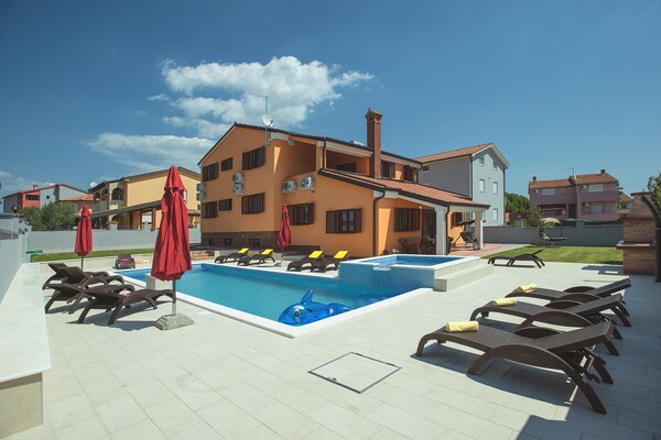 Royale villa met privézwembad voor 14 personen nabij Pula - thumbnail 3
