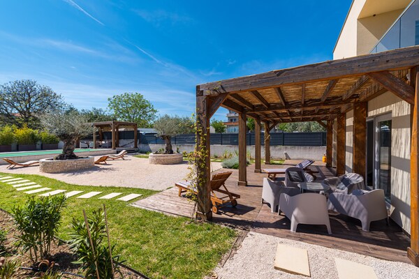Villa Bibinje: moderne privévilla met zwembad op 200m van het strand - thumbnail 3