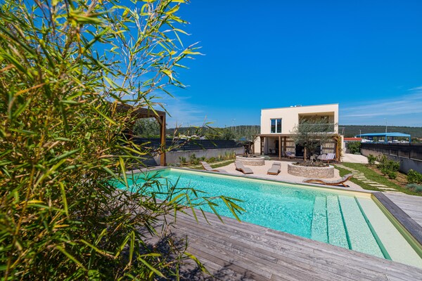 Villa Bibinje: moderne privévilla met zwembad op 200m van het strand - thumbnail 2
