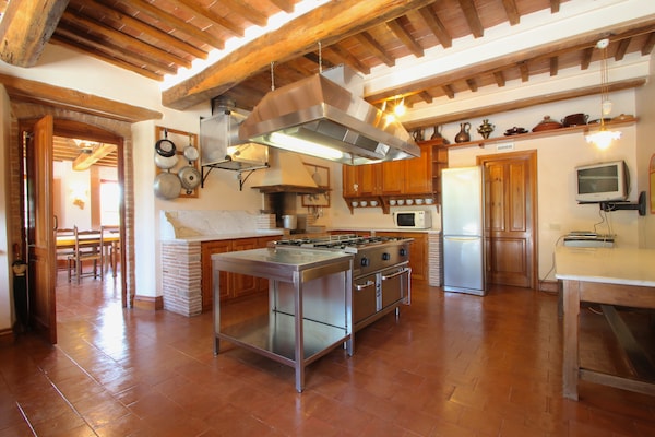 Ruime Villa Fiorella Dieci in San Venanzo voor 10 personen - thumbnail 2