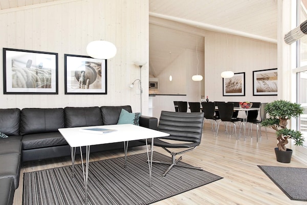 Deens design vakantiehuis met sauna op 500m van de Oostzee in Großenbrode - thumbnail 1