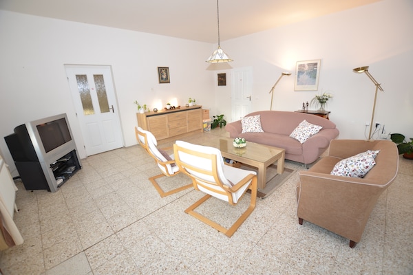Ruim 8-persoons appartement aan de bosrand in Horní Nemojov - thumbnail 2