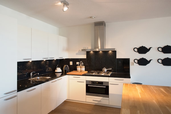5-persoons modern appartement in Scheveningen nabij het strand - thumbnail 3