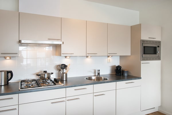 Modern appartement met Frans balkon aan de jachthaven van Scheveningen - thumbnail 2