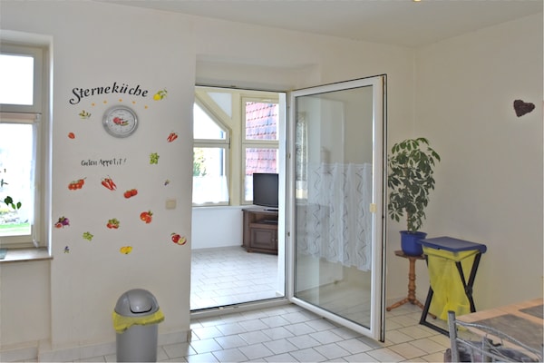 Op 1,0 km van het centrum: ruim appartement in Ballenstedt - thumbnail 5