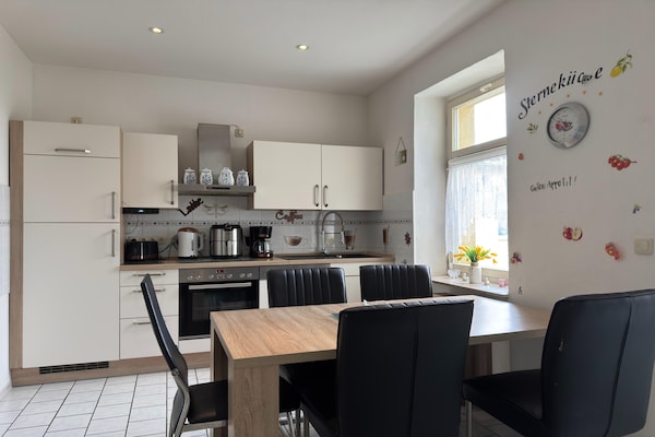 Op 1,0 km van het centrum: ruim appartement in Ballenstedt - thumbnail 2
