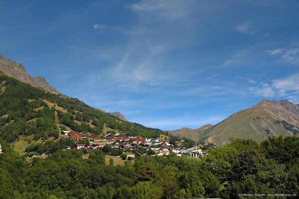 Authentiek chalet-appartement in Vaujany, 50m van de kabelbaan - thumbnail 5