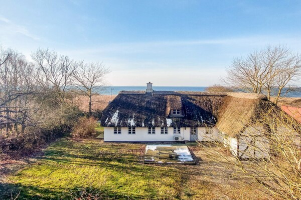 Ruim vakantiehuis op 80 meter van zee met panoramisch waterzicht bij Svendborg - thumbnail 3