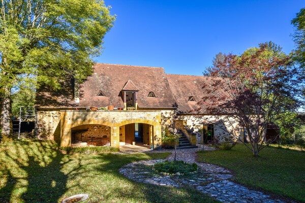 Vrijstaand vakantiehuis met privézwembad aan de Dordogne voor 6 personen - thumbnail 1