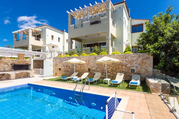 Drie luxe villa’s op Kreta voor 21 personen met privézwembad bij Achlades - thumbnail 1