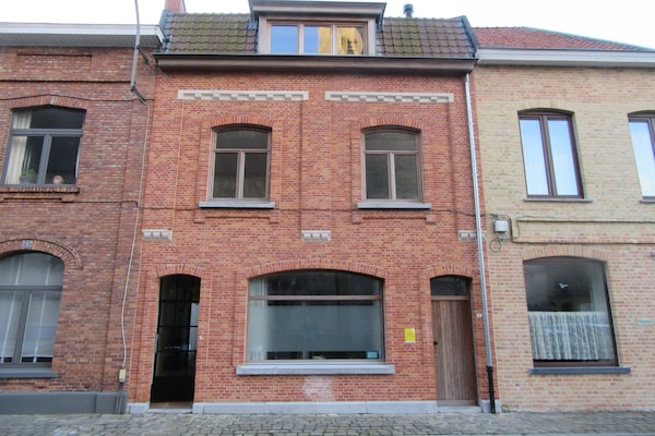 In het centrum van Ieper: modern 2-persoons appartement met eigen tuin - thumbnail 3