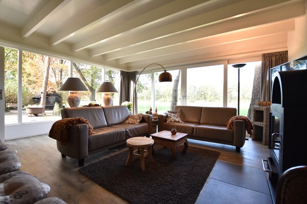 Luxe vrijstaande wellnessbungalow met serre aan de rand van Twente - thumbnail 2