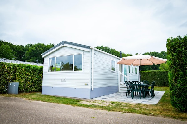 Vrijstaand chalet op autovrij park aan Nationaal Park Loonse en Drunense Duinen - thumbnail 1