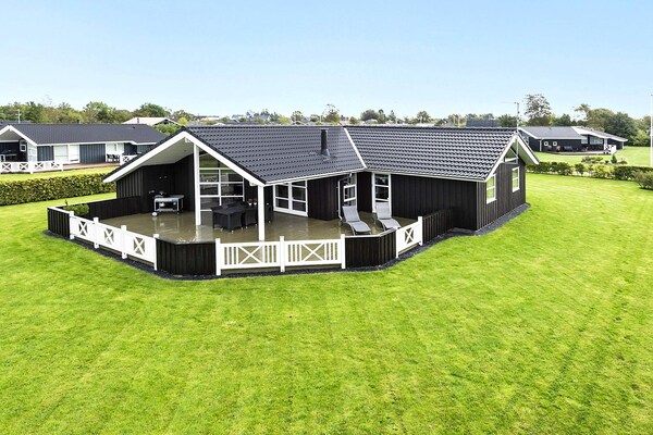 6-persoons vakantiehuis in Hadsund op 400 meter van zee · 120 m² - thumbnail 1