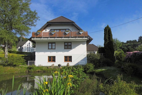 Modern bosappartement met tuin aan de vijver in Kirchhundem-Brachthausen - thumbnail 6