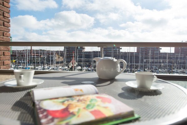 Luxe appartement in de haven van Scheveningen, 900m van het strand - thumbnail 6
