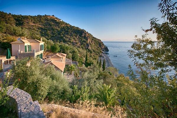 Villa Salvador Dali: 30 meter van strand Kissakas, Peloponnesos - thumbnail 1