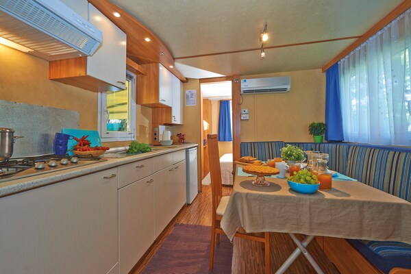 Modern chalet met airconditioning in Baia Domizia · 2 pers. - thumbnail 2