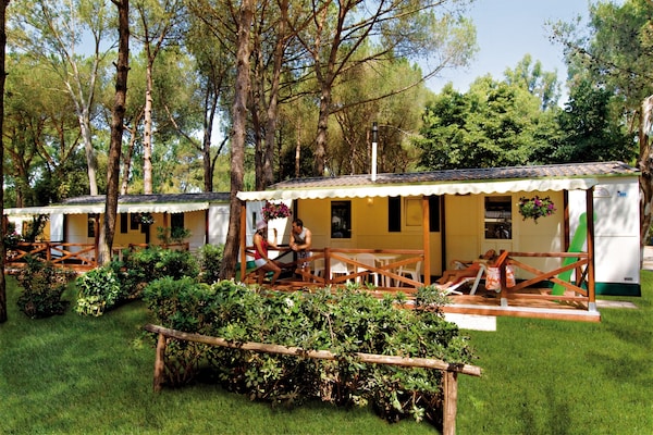 Modern chalet voor 2 op camping Baia Domizia nabij zee en zwembad - thumbnail 6