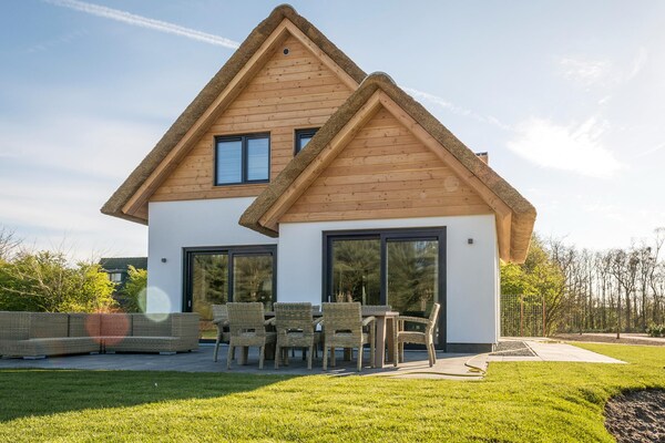 Luxe vrijstaande villa aan het Krimbos op Texel | 8 personen - thumbnail 6