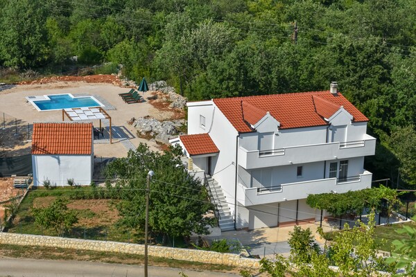 Ruime vrijstaande villa met privézwembad aan de rivier in Neorić - thumbnail 6