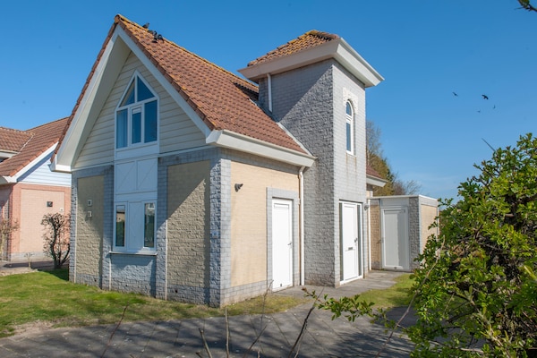 Vrijstaande villa op vakantiepark Noordzee Résidence De Banjaard, 500m van strand - thumbnail 1
