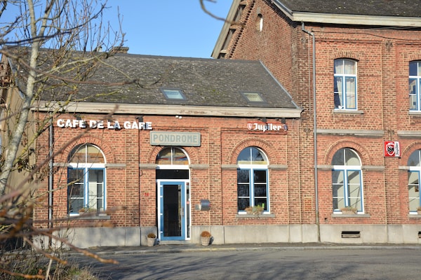 In het centrum van Pondrôme: 9-persoons vakantiehuis in voormalig station - thumbnail 6