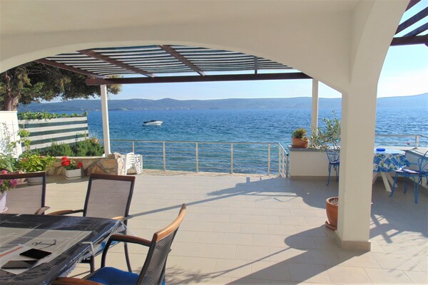 Vrijstaande villa Poseidon met zeezicht en terras in Sveti Petar na Moru - thumbnail 3