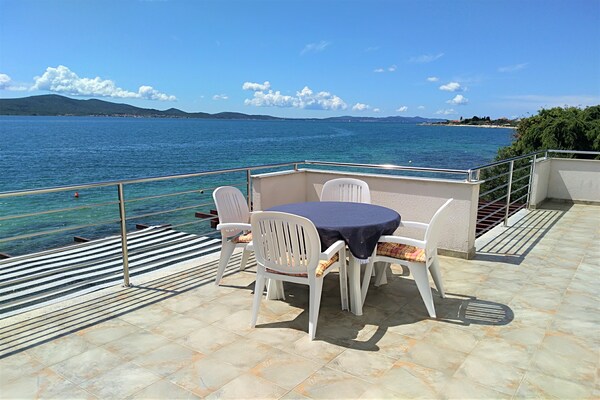 Vrijstaande villa Poseidon met zeezicht en terras in Sveti Petar na Moru - thumbnail 4