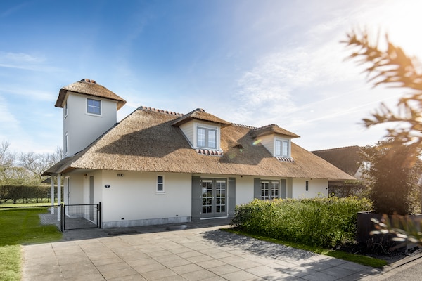 Luxe vrijstaande villa voor 16 personen in hartje Domburg, Zeeland - thumbnail 1