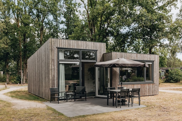 Moderne bungalow voor 4 personen in het bos van Schaijk - thumbnail 1