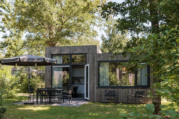 Moderne 6-persoons lodge met tuin in bosrijk Schaijk - thumbnail 1