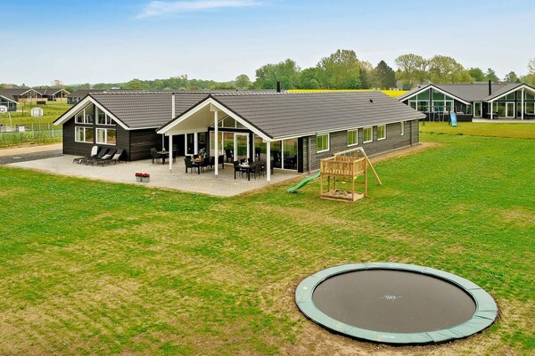 Groot vakantiehuis met privézwembad en sauna op 900m van het strand - thumbnail 1