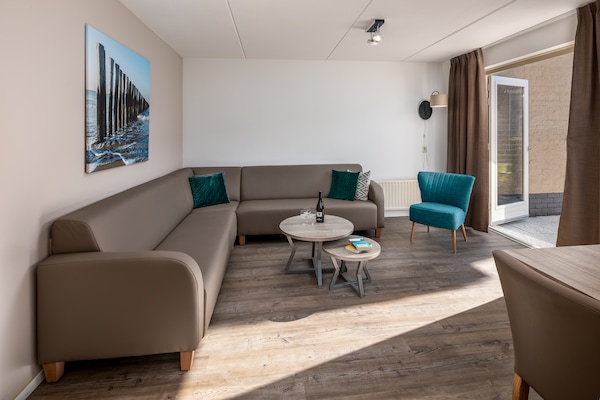 Gerieflijk vakantiehuis voor 7 personen op park bij Renesse strand - thumbnail 1