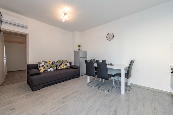 Ruim modern vakantiehuis voor 12 personen met privézwembad in Galovac - thumbnail 5