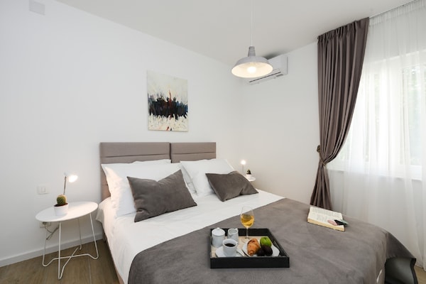 8-persoons villa aan zee in het centrum van Nin - thumbnail 3