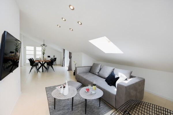 Moderne villa voor 8 in Nin, 300m van strand met zeezicht - thumbnail 2