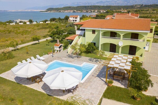 Luxe appartement Meri aan zee in Ljubač voor 7 personen - thumbnail 2