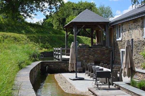 15-persoons wellnessvakantiehuis in authentieke Ardense boerderij, Bièvre - thumbnail 1
