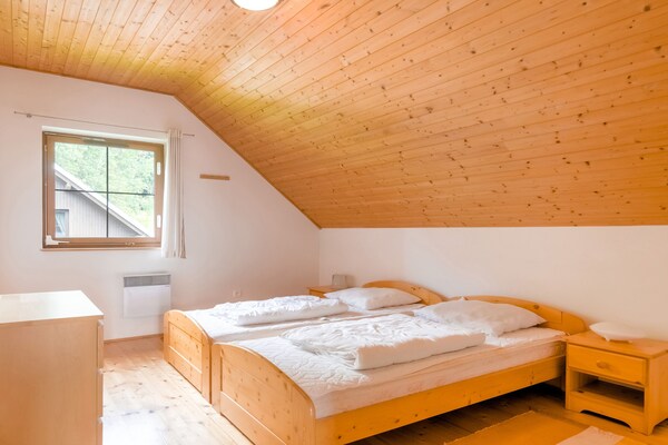 Vrijstaand vakantiehuis aan de golfbaan in het Reuzengebergte voor 8 personen - thumbnail 4