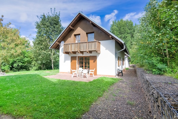 Vrijstaand vakantiehuis aan de golfbaan in het Reuzengebergte voor 8 personen - thumbnail 1