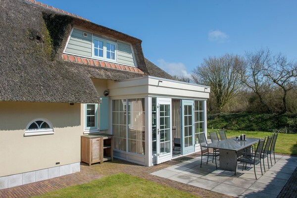 Luxueuze rietgedekte villa in Domburg, 8 pers, strand dichtbij - thumbnail 1