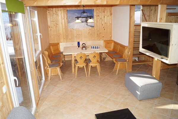 Ruim vrijstaand chalet voor 9 aan de voet van Kreischberg, 100m tot skilift - thumbnail 2
