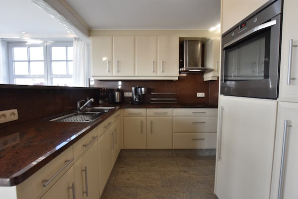 Op 700 m van het strand: 8-persoons appartement in De Haan - thumbnail 3