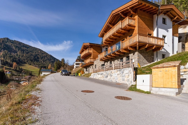 Gerenoveerd 8-persoons chalet met sauna, vlakbij de skilift in Mühlbach - thumbnail 2