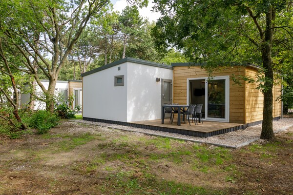 Modern chalet met wellnessoptie op hondvriendelijk Vakantiepark Kijkduin - thumbnail 1